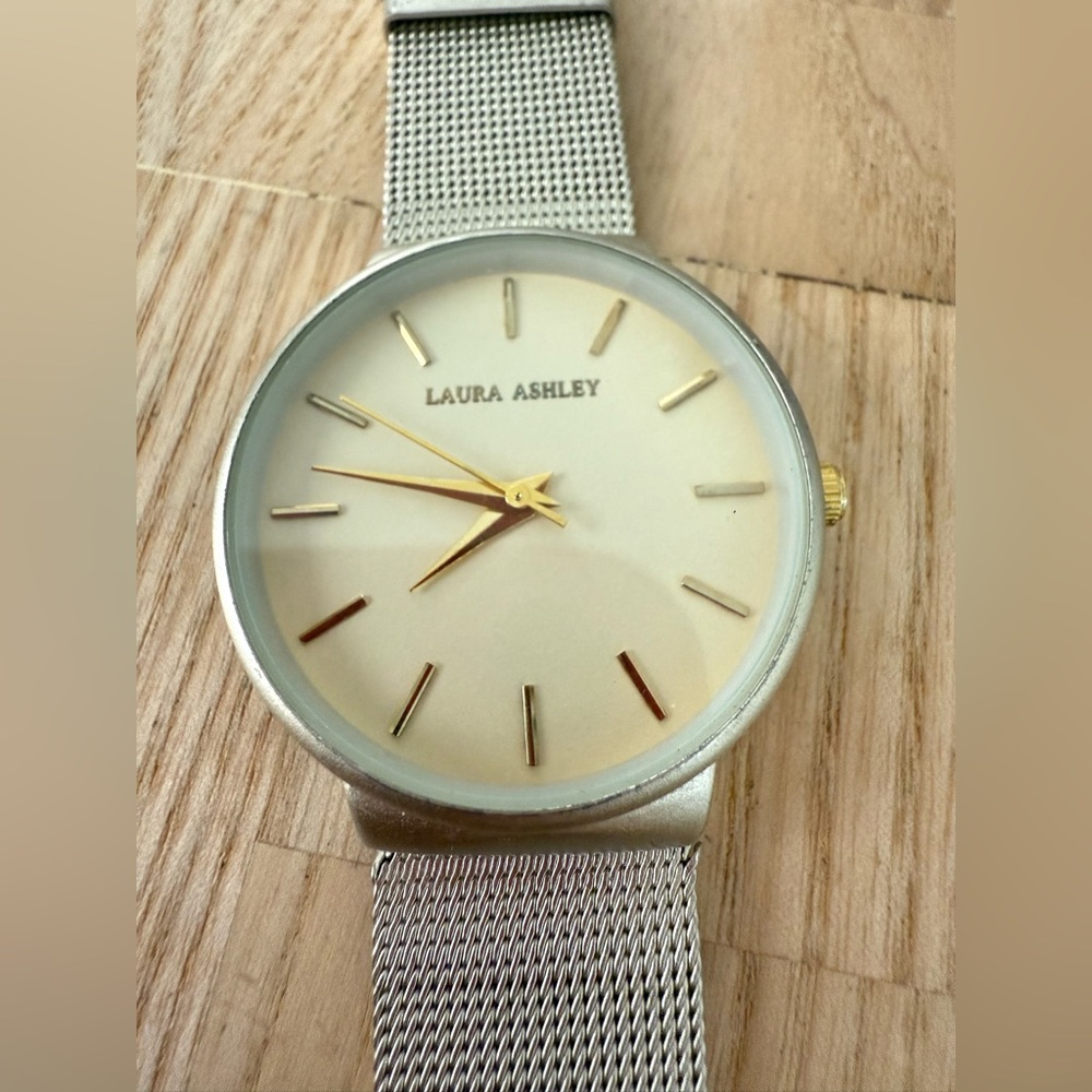 Laura Ashley ladies silver tone fashion watch NEW BATTERY